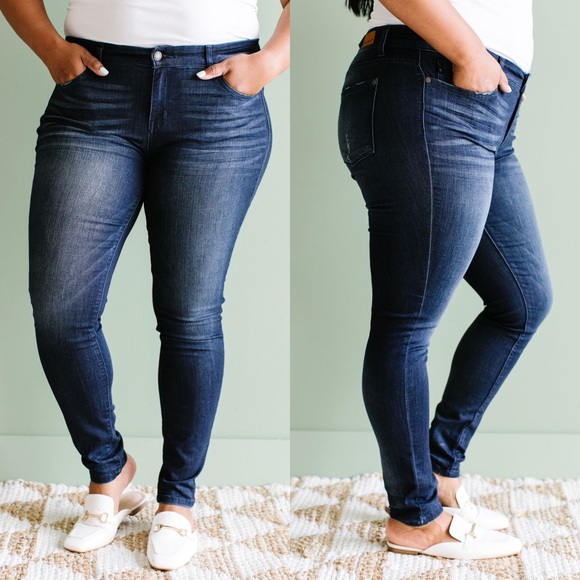 Judy Blue Stretchy Basic Skinny Jeans in Dark Wash - Picture 3 of 5